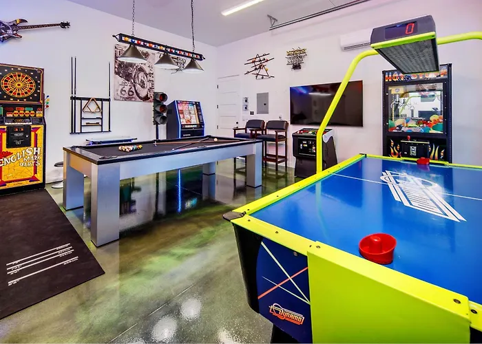 Solara Ultimate Backyard & Gameroom Holiday home *