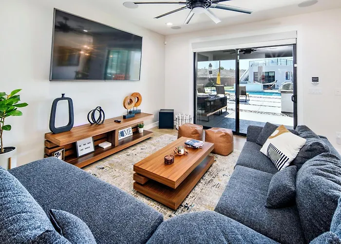 Solara Ultimate Backyard & Gameroom Holiday home *