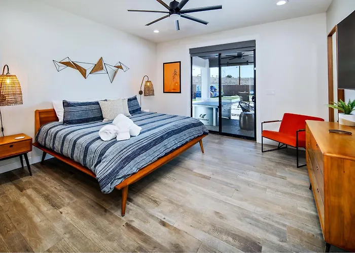 Solara Ultimate Backyard & Gameroom Holiday home *
