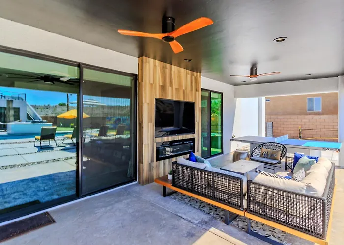 Solara Ultimate Backyard & Gameroom Holiday home *