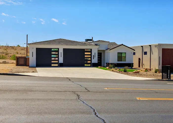 Solara Ultimate Backyard & Gameroom Holiday home