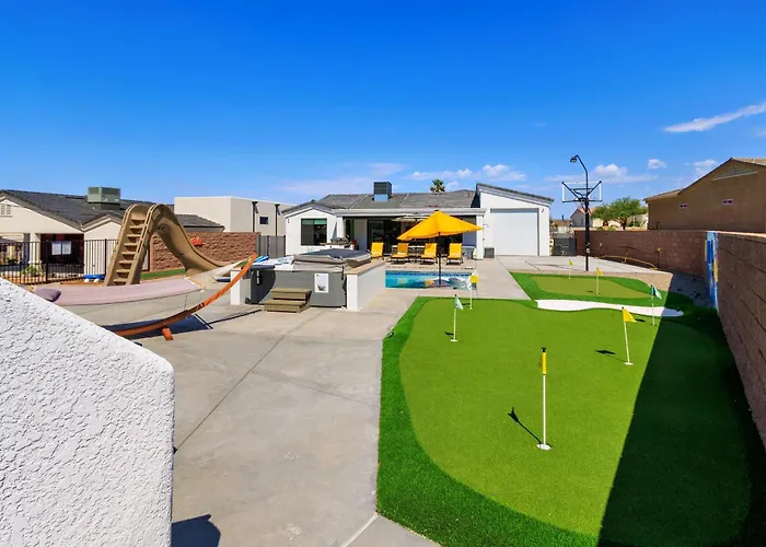 Solara Ultimate Backyard & Gameroom Holiday home